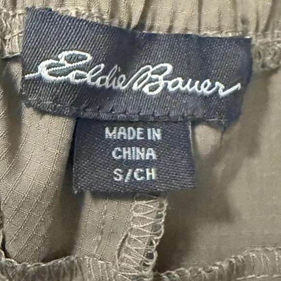 Women's Eddie Bauer Tan performance shorts. Size Small - Picture 3 of 6